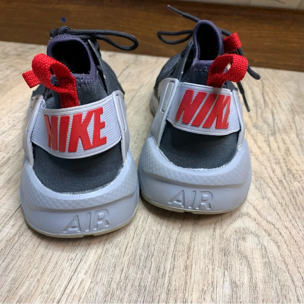 Boy’s Nike Air Huarache Run Ultra sneakers size 6.5Y